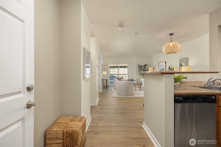 Property Photo:  300 NE High School Road 403  WA 98110 