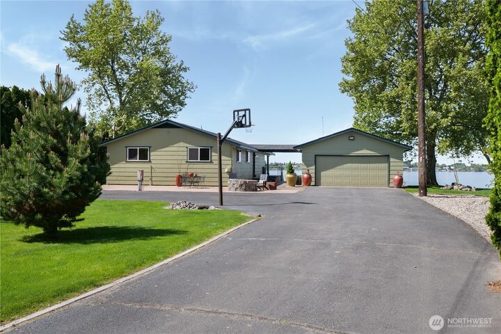 Property Photo:  2102  Elgin Road NE  WA 98837 