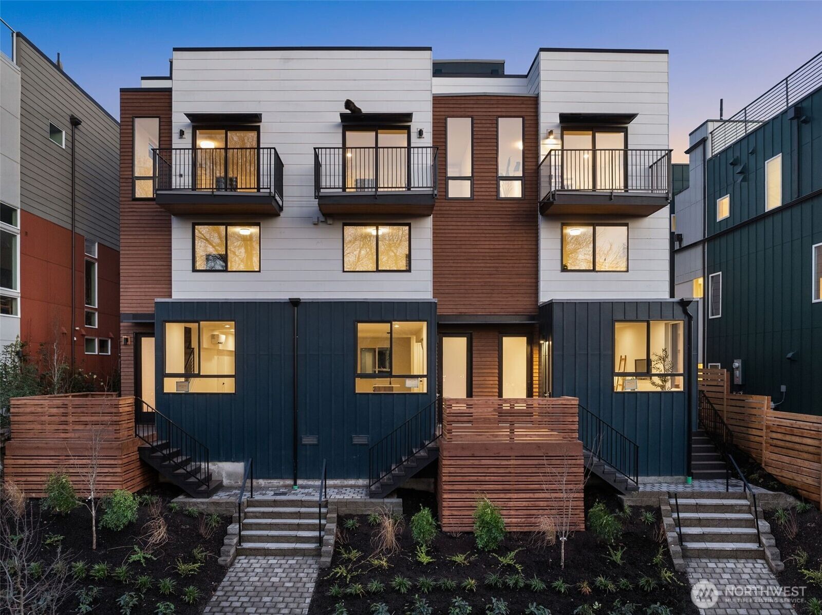 Property Photo: 916 B 15th Avenue WA 98122