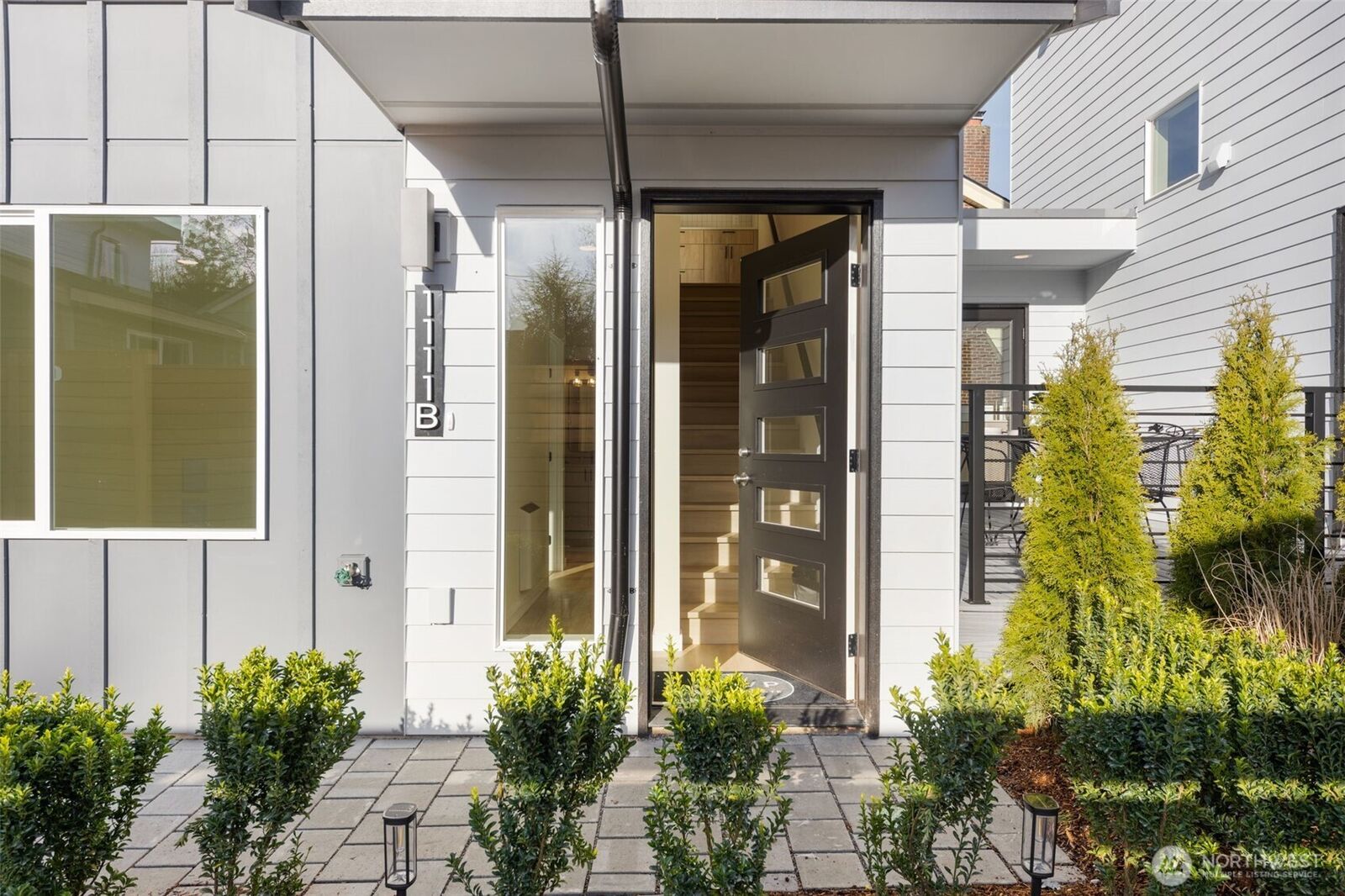 Property Photo:  1111 B  26th Avenue  WA 98122 