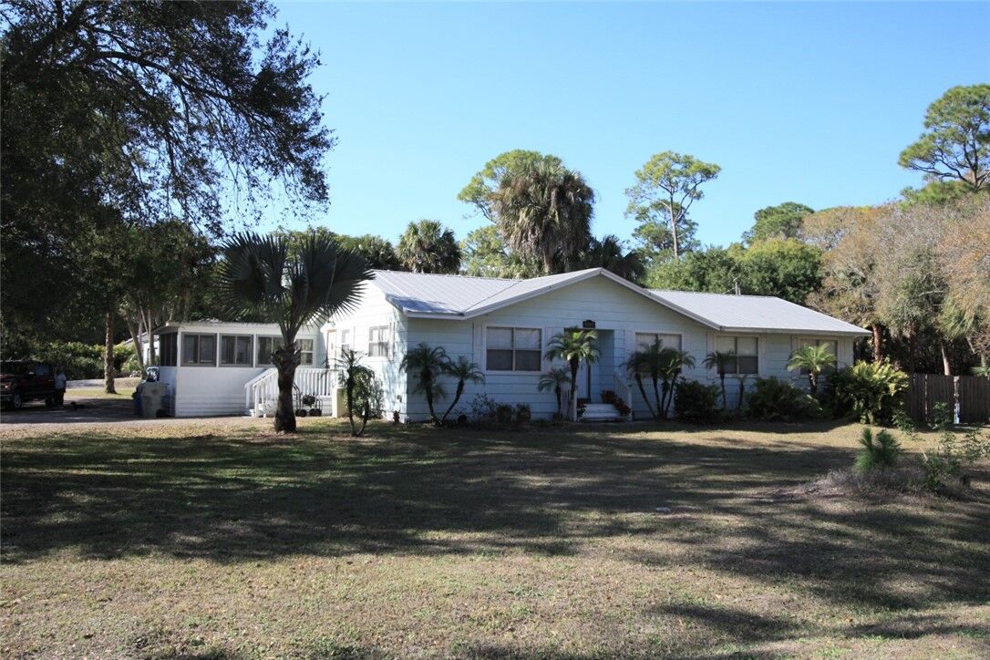 Property Photo: 8205 93rd Avenue FL 32967