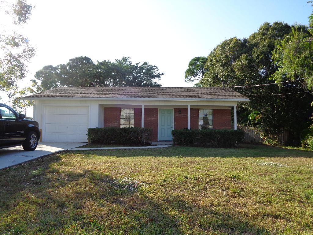 Property Photo:  712 NW Avens Street  FL 34983 