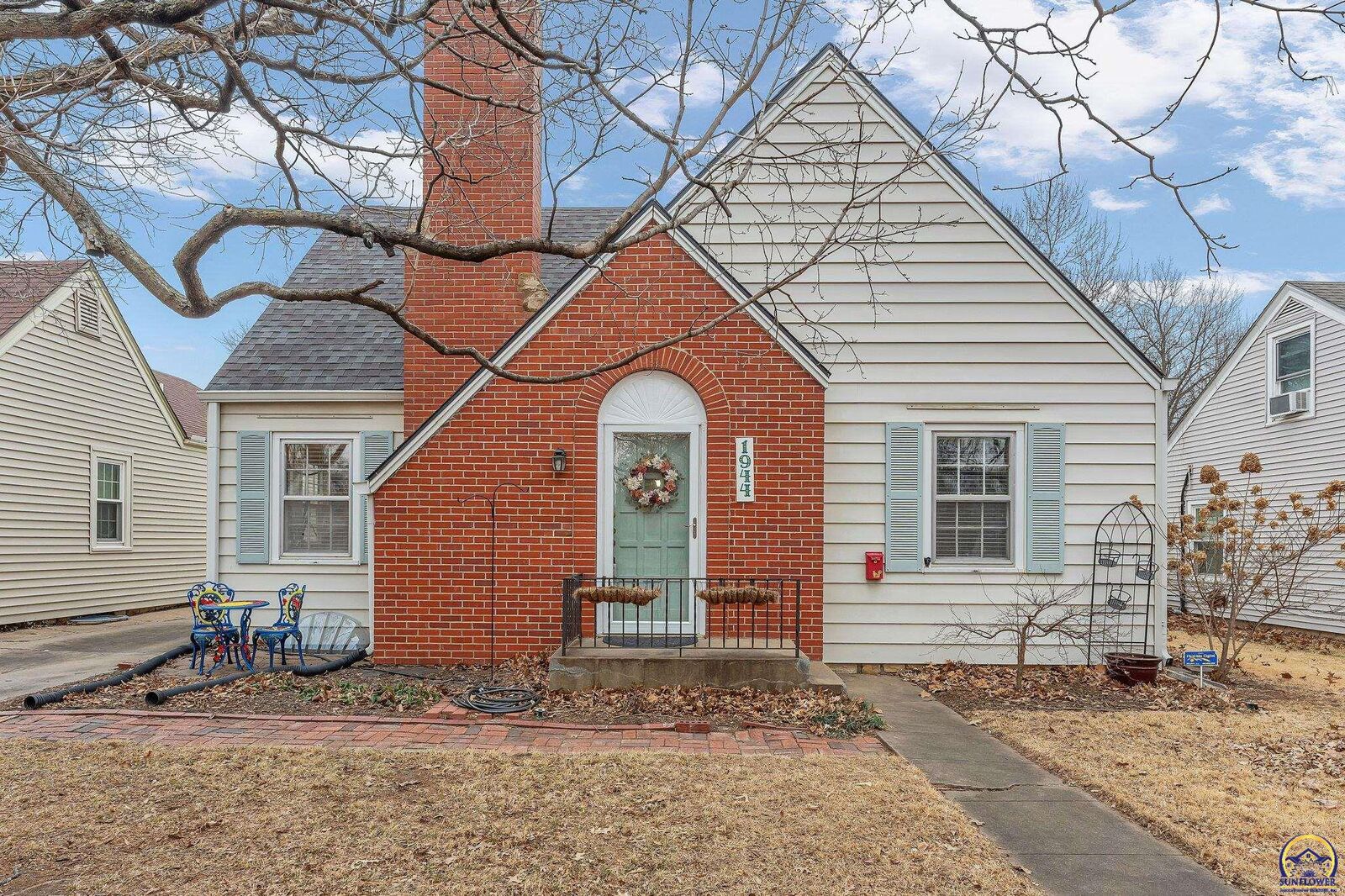 Property Photo:  1944 SW Bowman Ct  KS 66604 