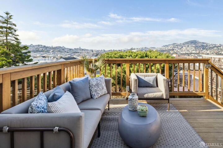 Property Photo:  662 Lisbon Street  CA 94112 