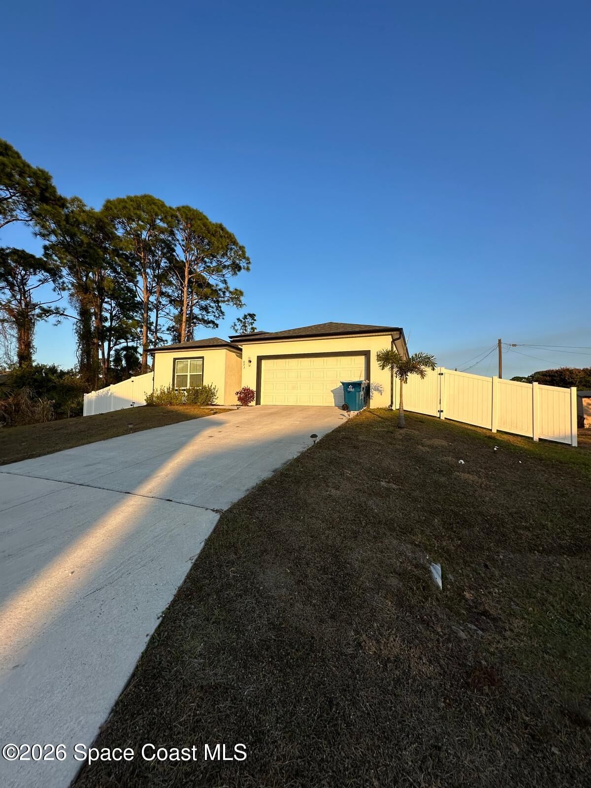 Property Photo: 893 Altura Avenue SE FL 32909