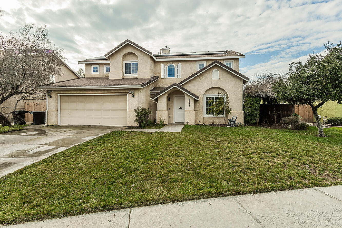 Property Photo:  671 Cambria Lane  CA 93245 