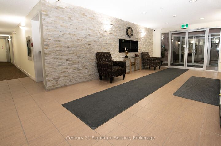 Property Photo:  8 Dayspring Circle 1109  ON L6P 2Z7 