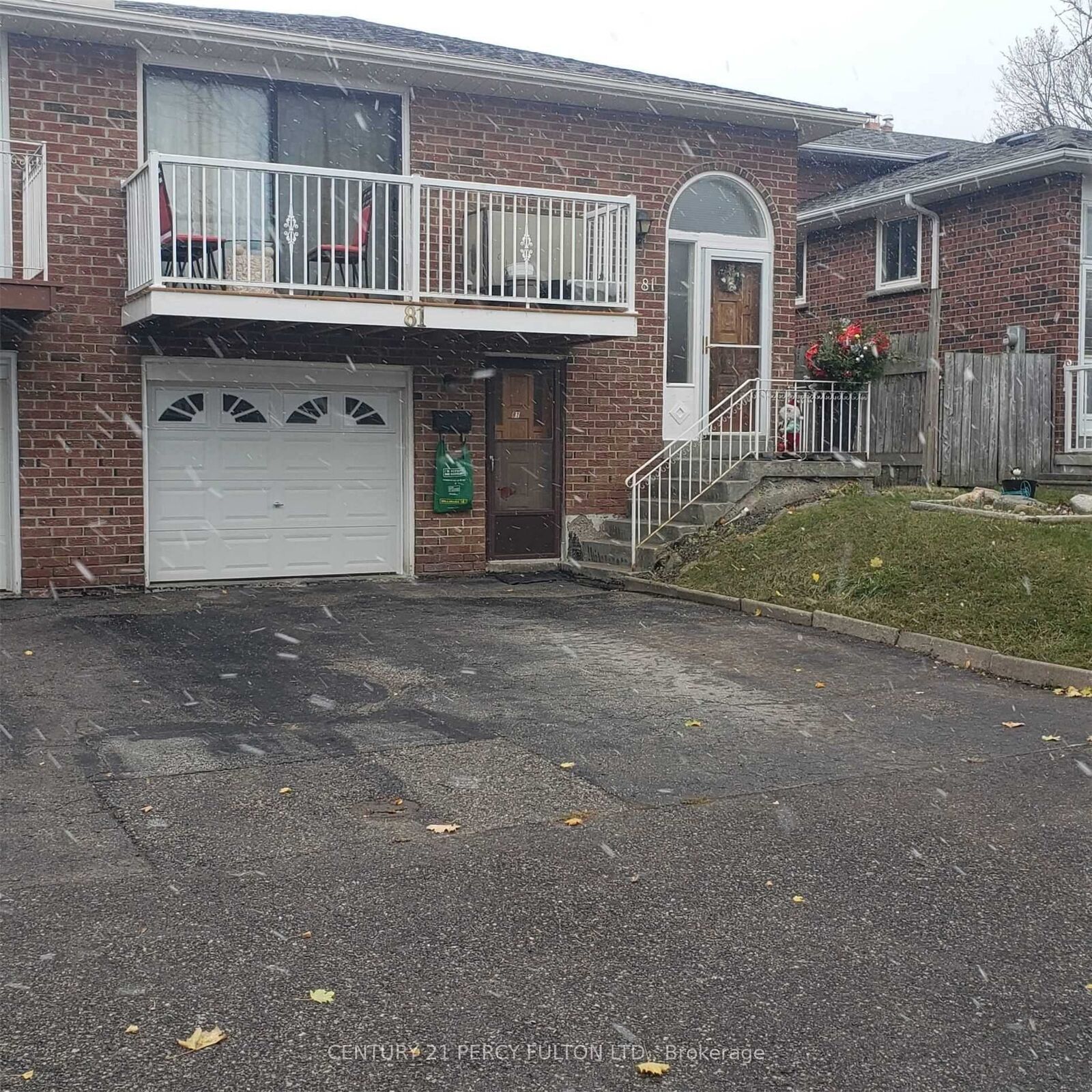 Photo de la propriété:  81 Millhouse Crescent Lower  ON M1B 2E4 