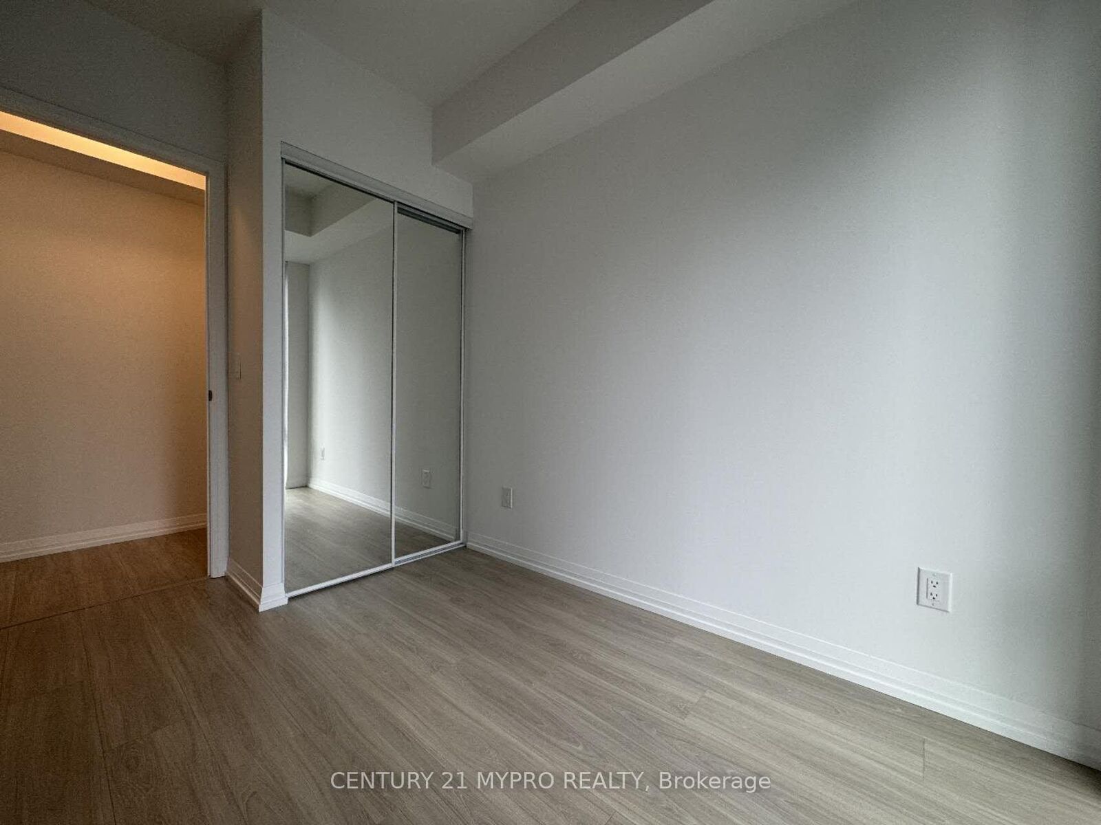 Property Photo: 8 Widmer Street 2509 ON M5V 0W6