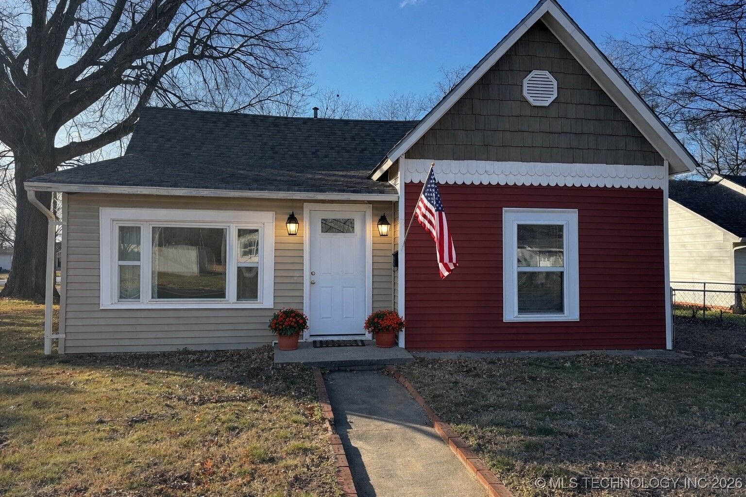 Property Photo:  712 S McQuarrie Avenue  OK 74467 