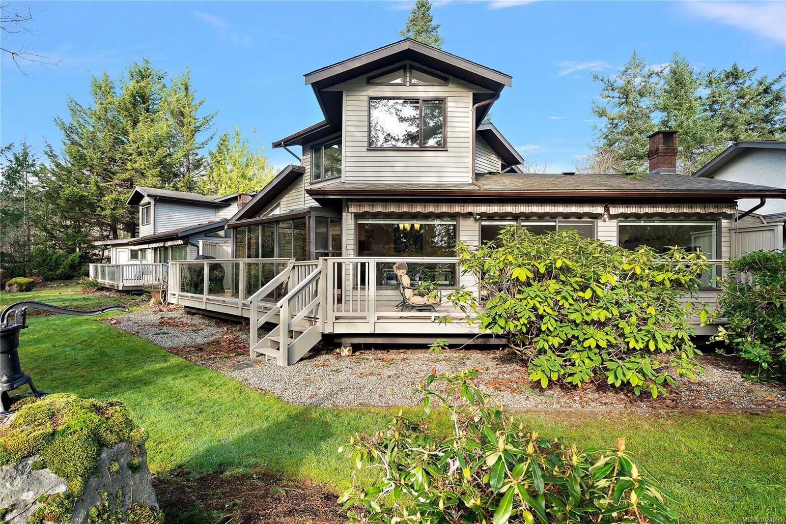 Photo de la propriété:  1255 Wain Rd 32  BC V8L 4R1 