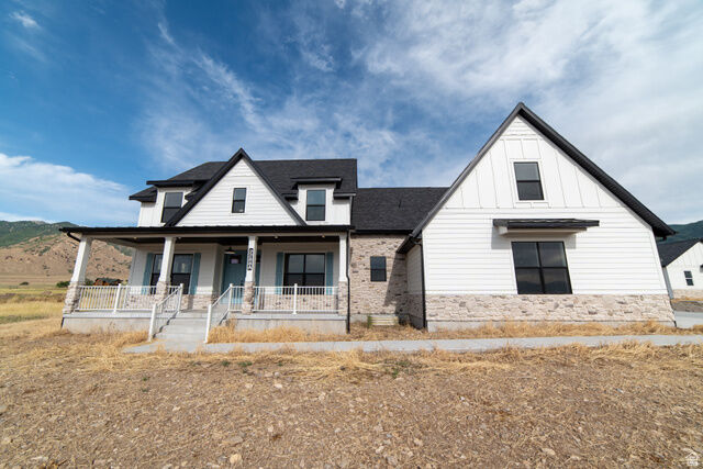 Property Photo: 2288 N Lincoln Ln A/B UT 84074