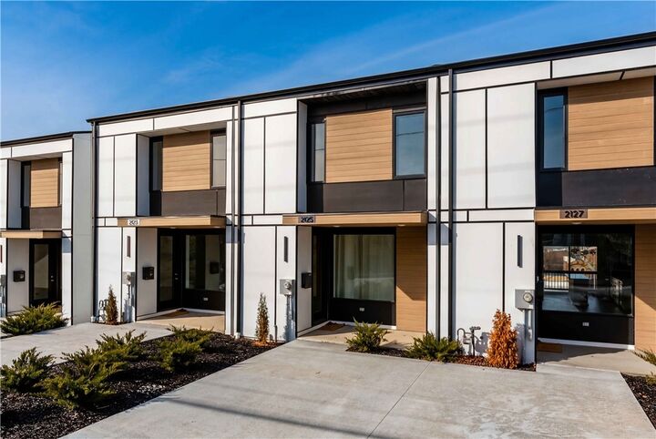 Property Photo:  2119 Rose St  PA 15219 