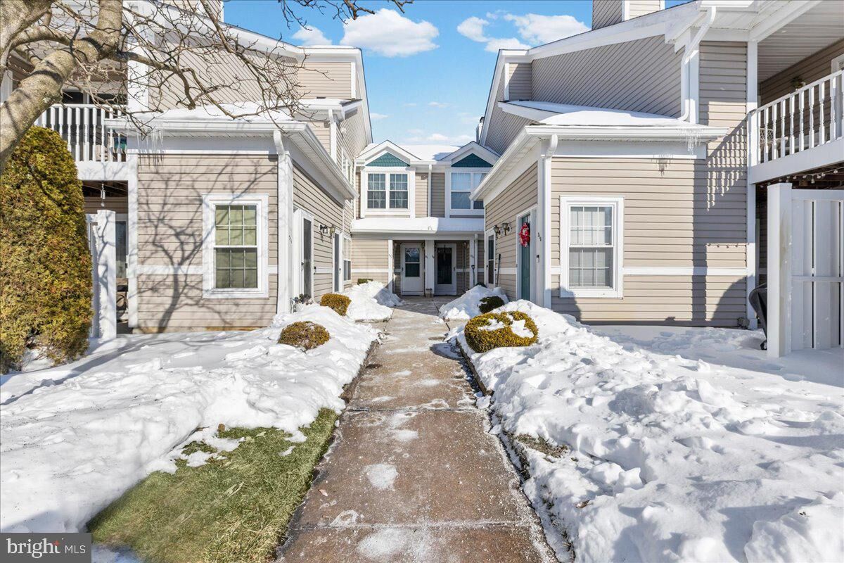 Property Photo:  222 Steeplechase Court  NJ 08096 