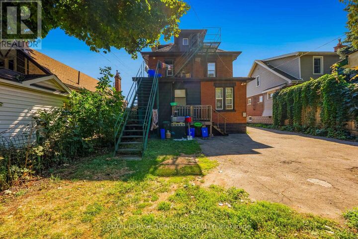 Property Photo:  74 Kenilworth Avenue South  ON L8K 2S9 