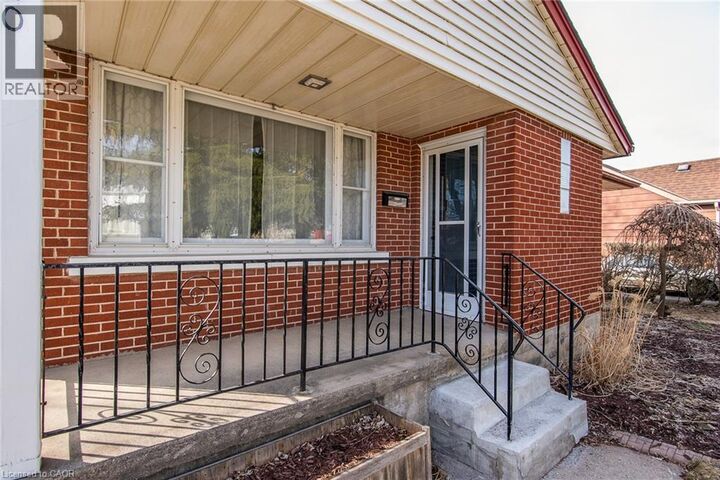 Photo de la propriété:  120 Fourth Avenue  ON N2C 1N8 
