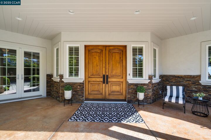 Property Photo:  471 El Rio  CA 94526 