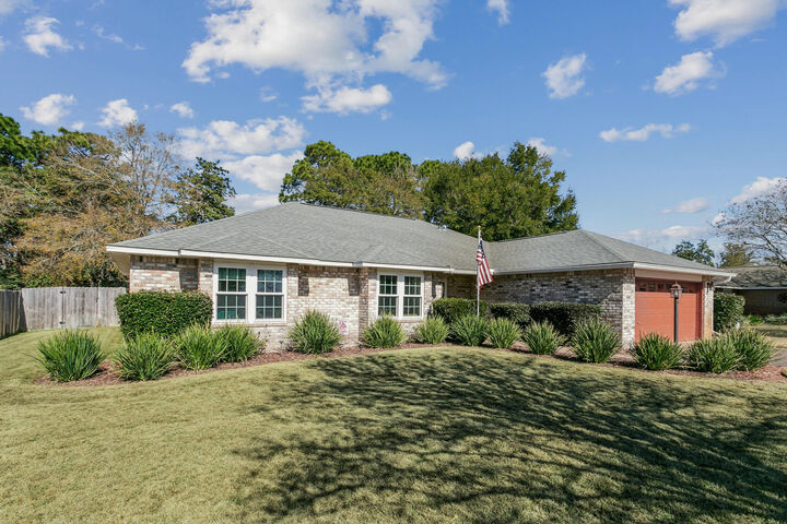 Property Photo:  4442 Southminster Circle  FL 32578 