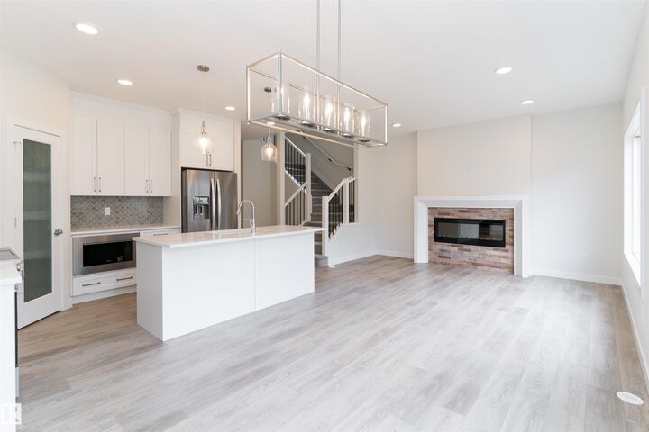 Property Photo:  3216 Dixon Way SW  AB T6W 5L3 