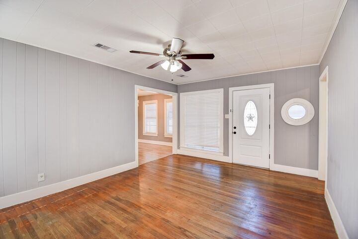 Property Photo:  808 Akers Street  TX 77515 