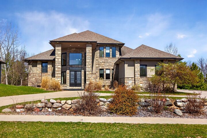 Property Photo: 16761 Aurora Court IA 50325