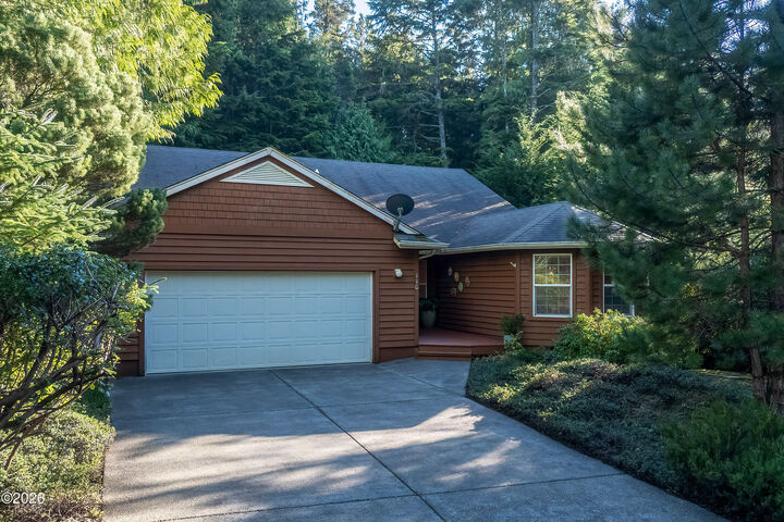 Property Photo:  110 SW Cormorant  OR 97341 