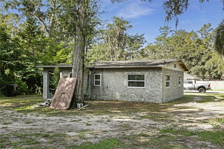 Property Photo:  2109 SE 45th Terrace  FL 32641 