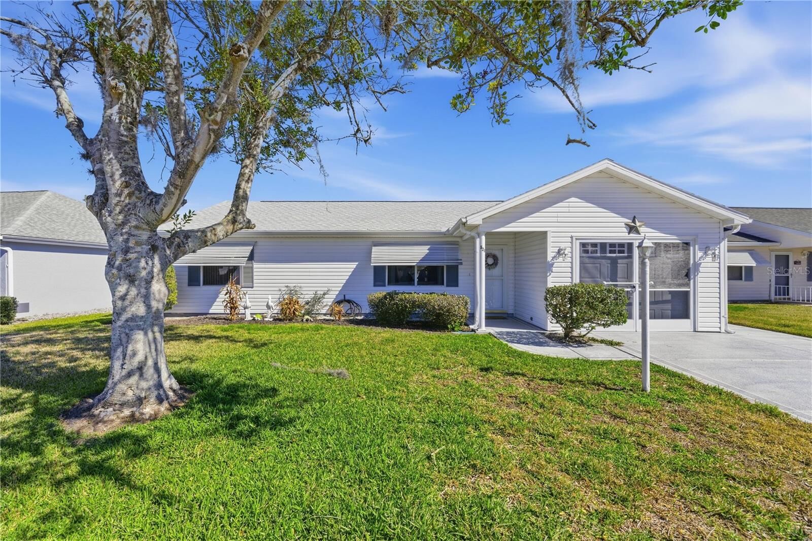 Property Photo:  529 Valencia Place  FL 32159 