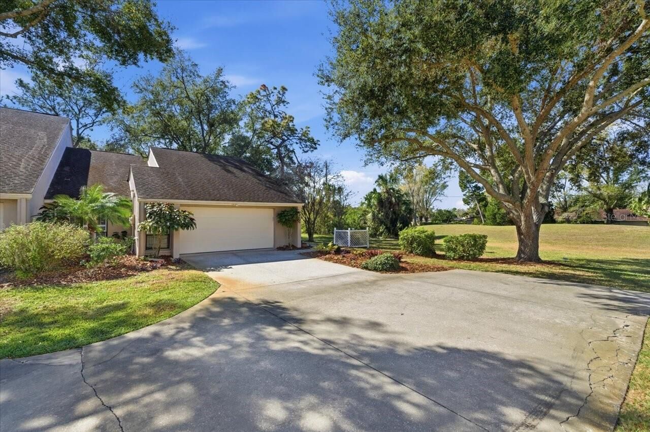 Property Photo:  4230 Glen Haven Lane 4230  FL 33618 