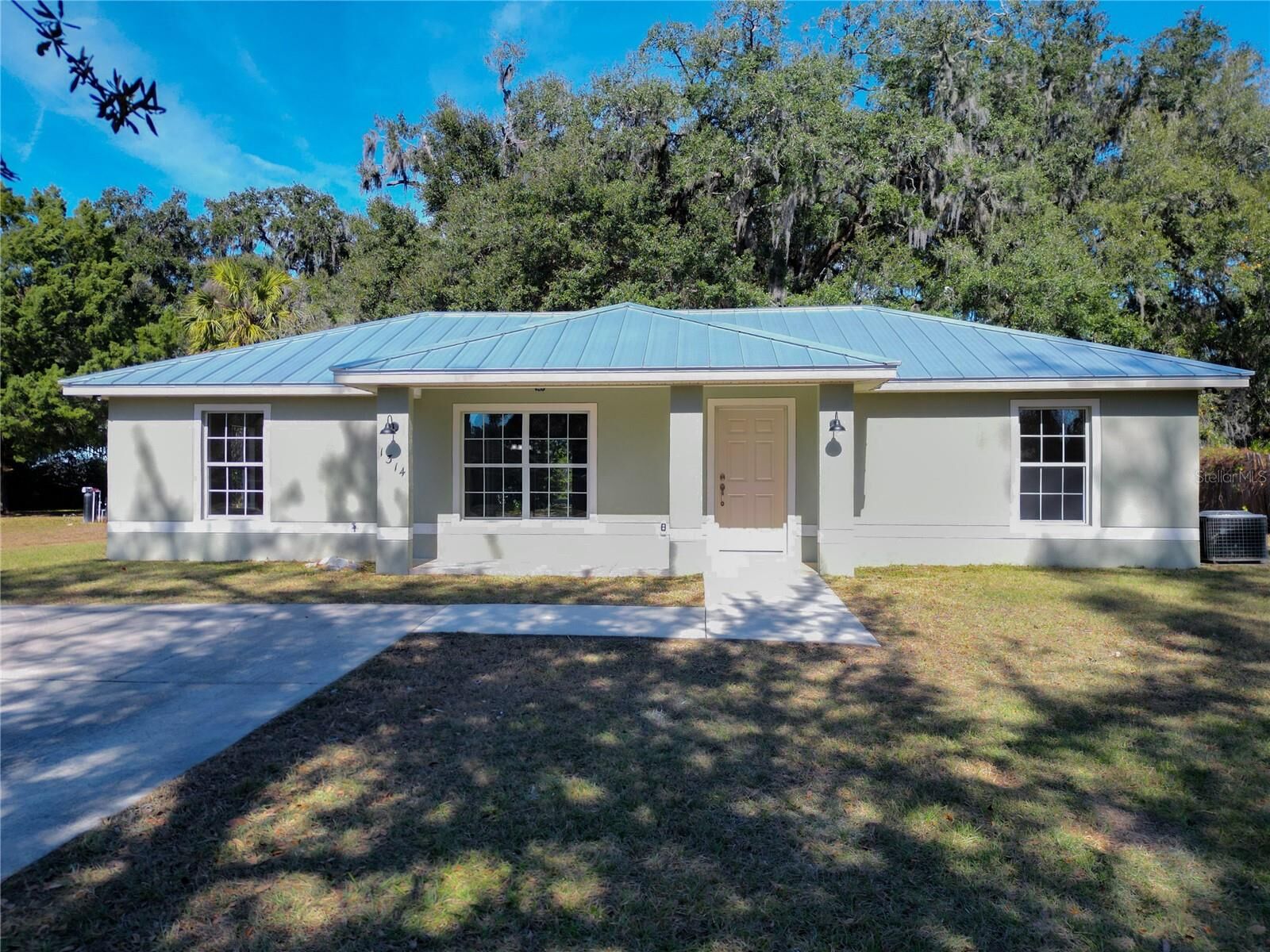 Property Photo:  1314 SW 68th Avenue  FL 33513 