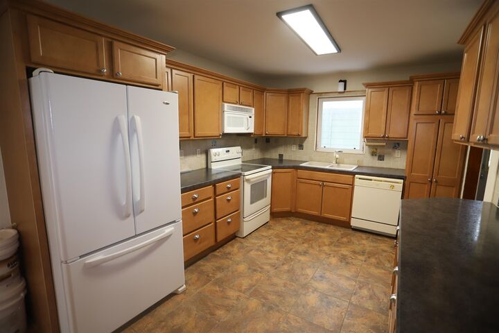 Property Photo:  604 10th St NE  ND 58703 