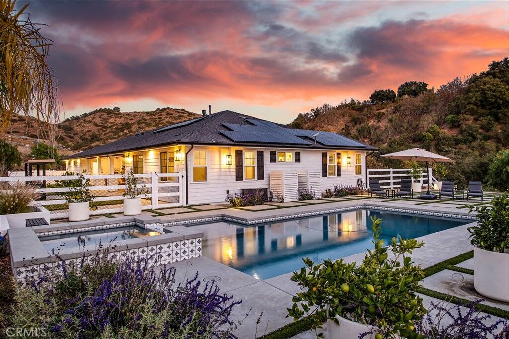 Property Photo:  45497 Calle La Paz  CA 92590 