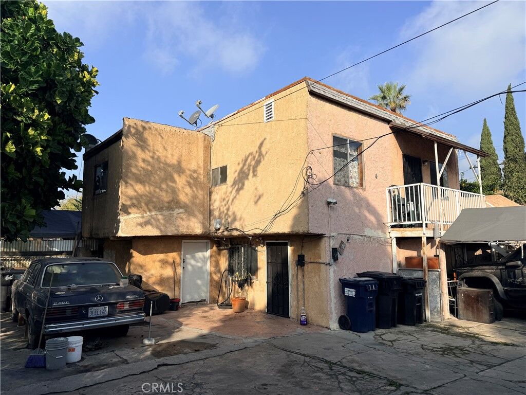 Property Photo: 6007 Holmes CA 90001