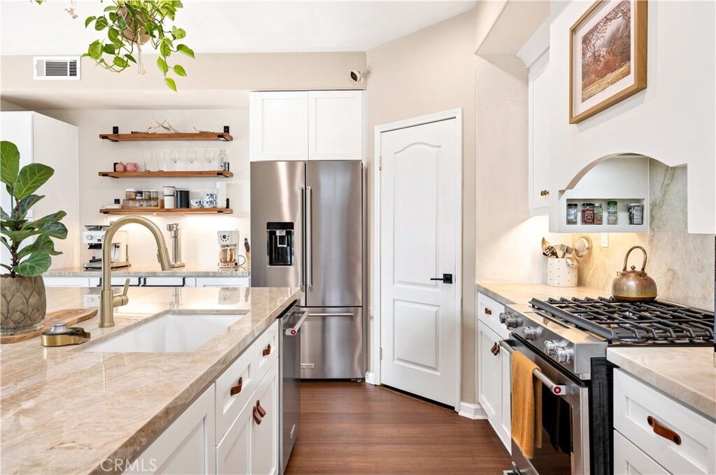 Property Photo: 40249 Danbury Court CA 92591