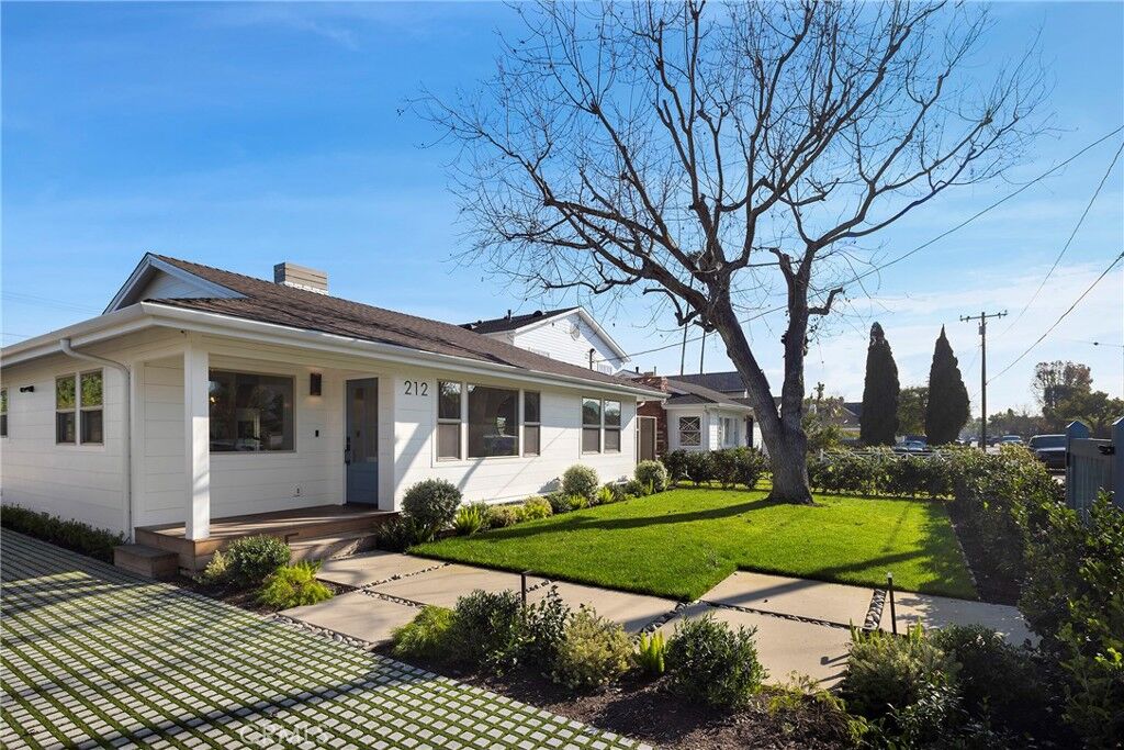 Property Photo:  212 E 19th Street  CA 92627 