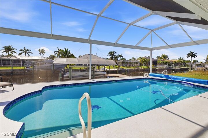 Property Photo:  2026 SE 29th Street  FL 33904 