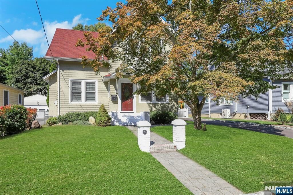Property Photo:  21 South Avenue  NJ 07640 