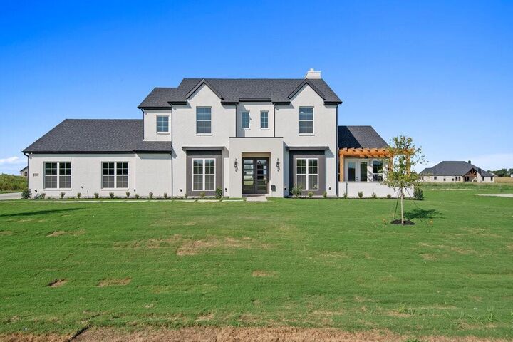 Property Photo:  3020 Stonebriar Drive  TX 75165 