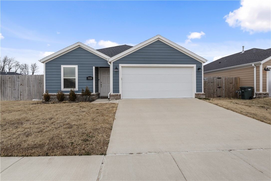 Property Photo:  5820 W Holdcroft Drive  AR 72704 