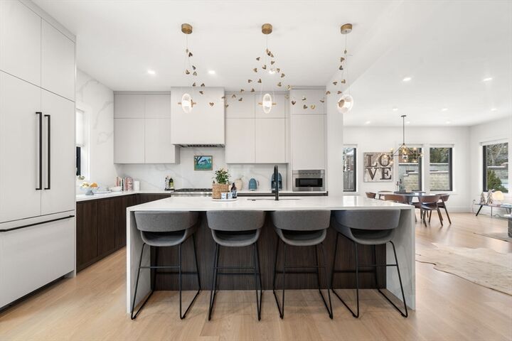 Property Photo:  116 Thorndike St 1  MA 02446 