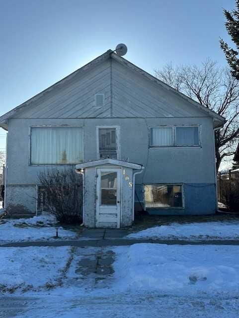 Property Photo: 105 7 Avenue W 1-5 AB T0J 1P0
