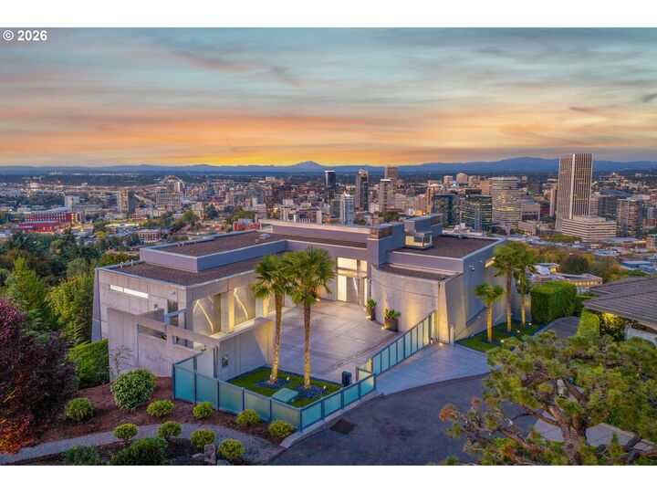 Property Photo:  1305 SW Myrtle Ct  OR 97201 