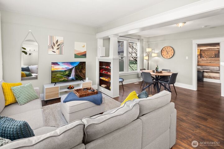 Property Photo:  2011 E James Street  WA 98122 