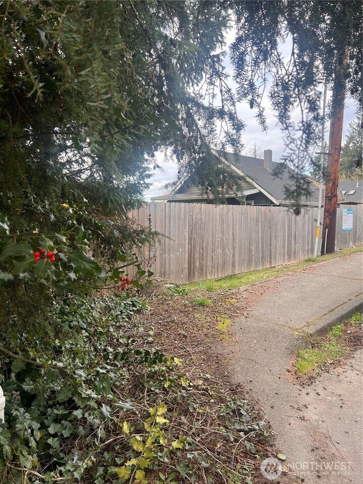 Property Photo: 9725 S 244th Place WA 98030