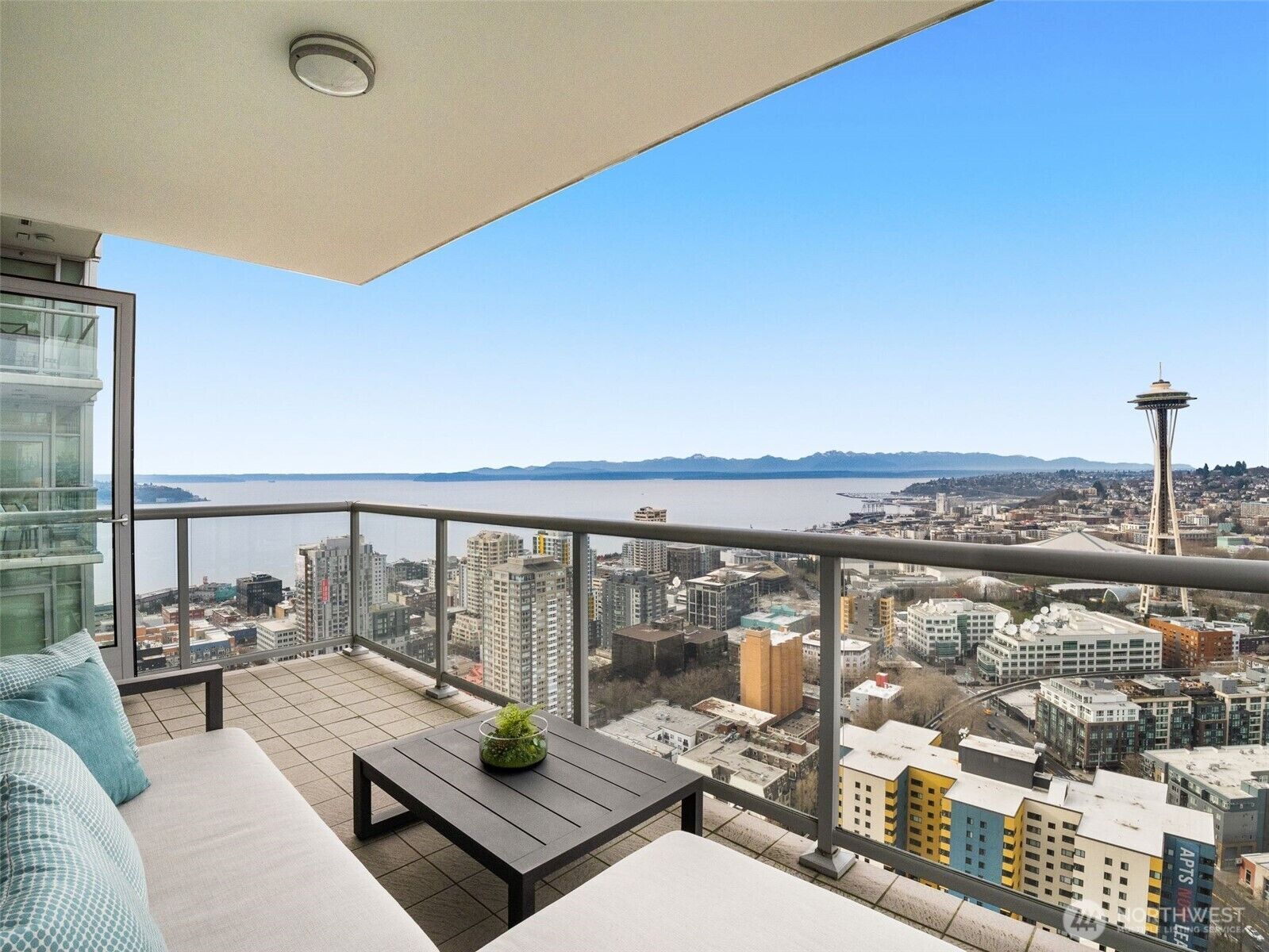 Property Photo: 583 Battery Street 3802N WA 98121