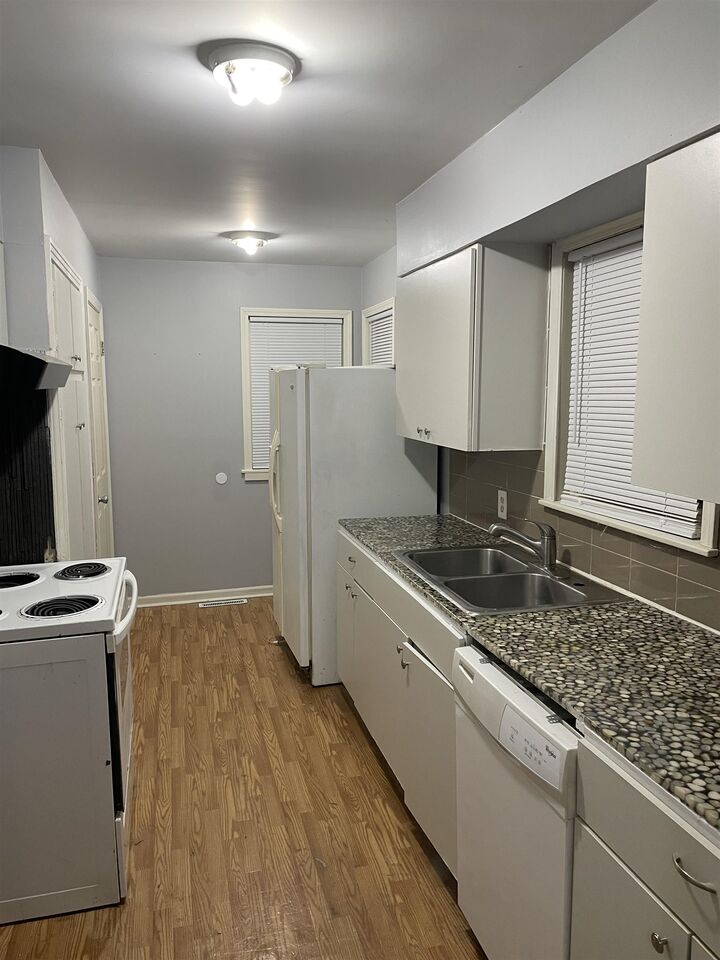 Property Photo:  1056 N Edgemoor St  KS 67208-2708 