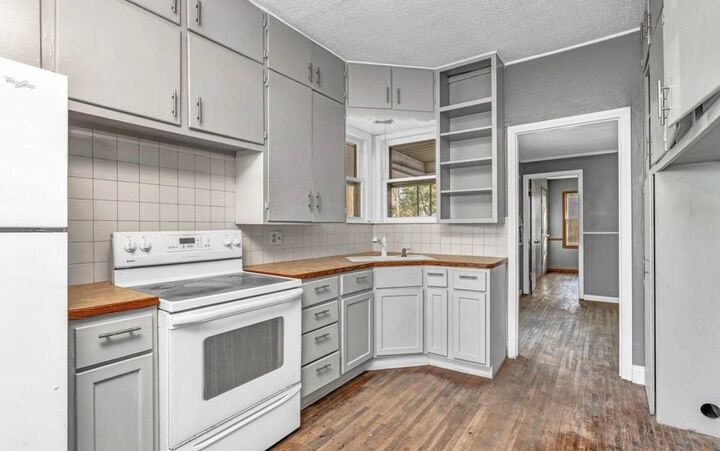 Property Photo:  1921 W Irving St  KS 67213-3347 