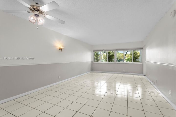 Property Photo: 100 Lakeview Dr 108 FL 33326