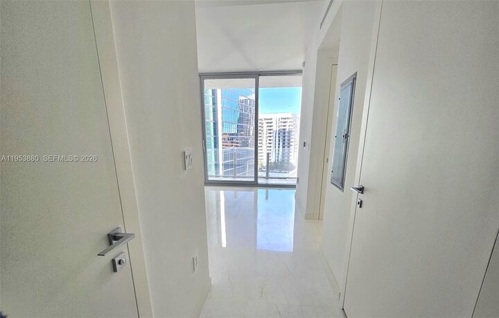 Property Photo:  300 Biscayne Boulevard Way 2208W  FL 33131 