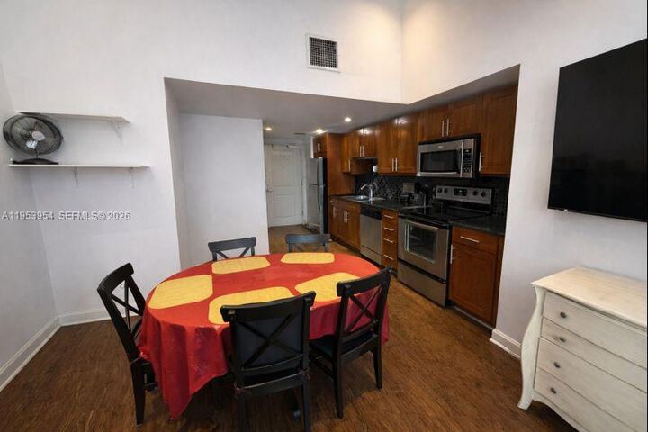 Property Photo: 111 E Flagler St 204 FL 33131